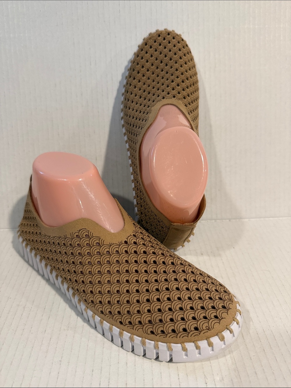 Isle Jacobsen Hornbaek Breathable Slip-On Leather Loafers in Tan (sz Euro 39)